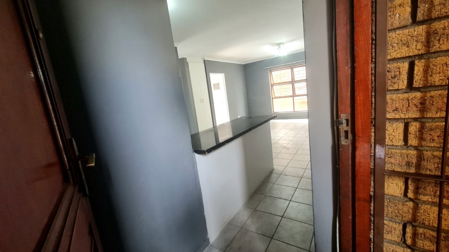 To Let 2 Bedroom Property for Rent in Brackenfell Central Western Cape